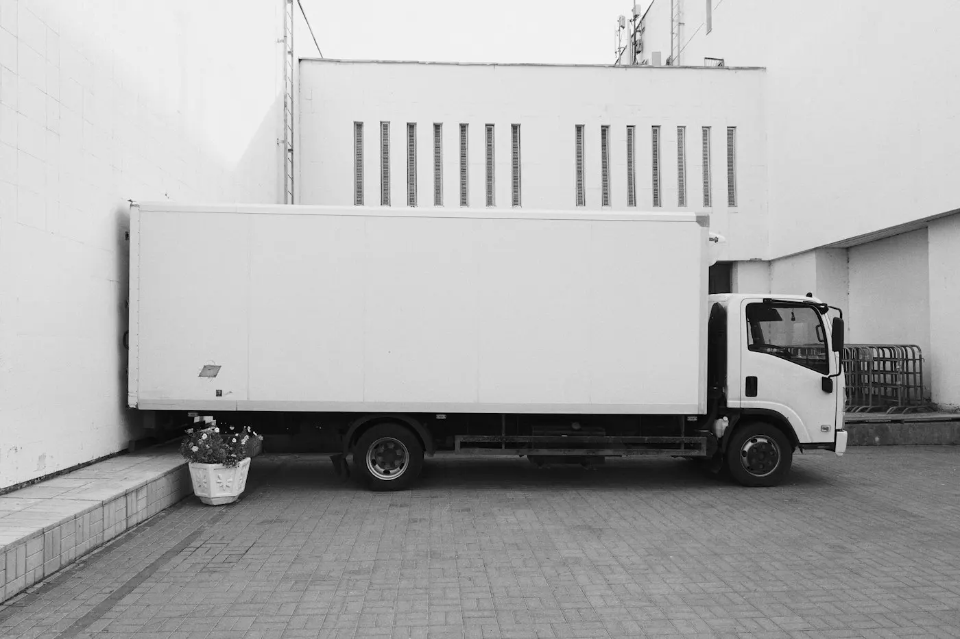 Refrigerated semi-trailer